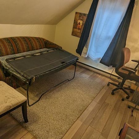 Cozy Downtown One Bedroom Free Parking Кингстон Экстерьер фото